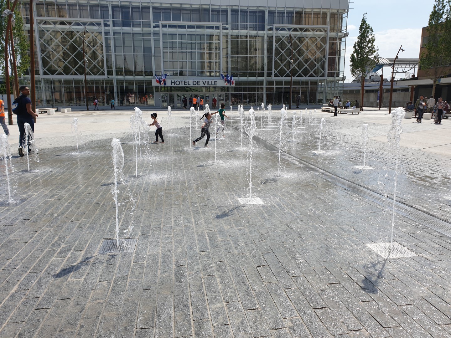 Fontaines de l'Hôtel de Ville réalisées par le bureau d'études BLD Waterdesign