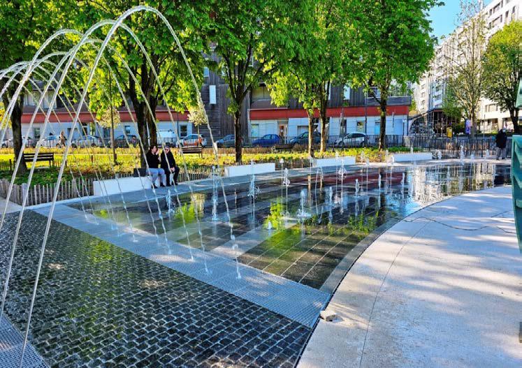 Vue du tunnel d’eau, de la fontaine sèche scénique - véritable îlot de fraîcheur